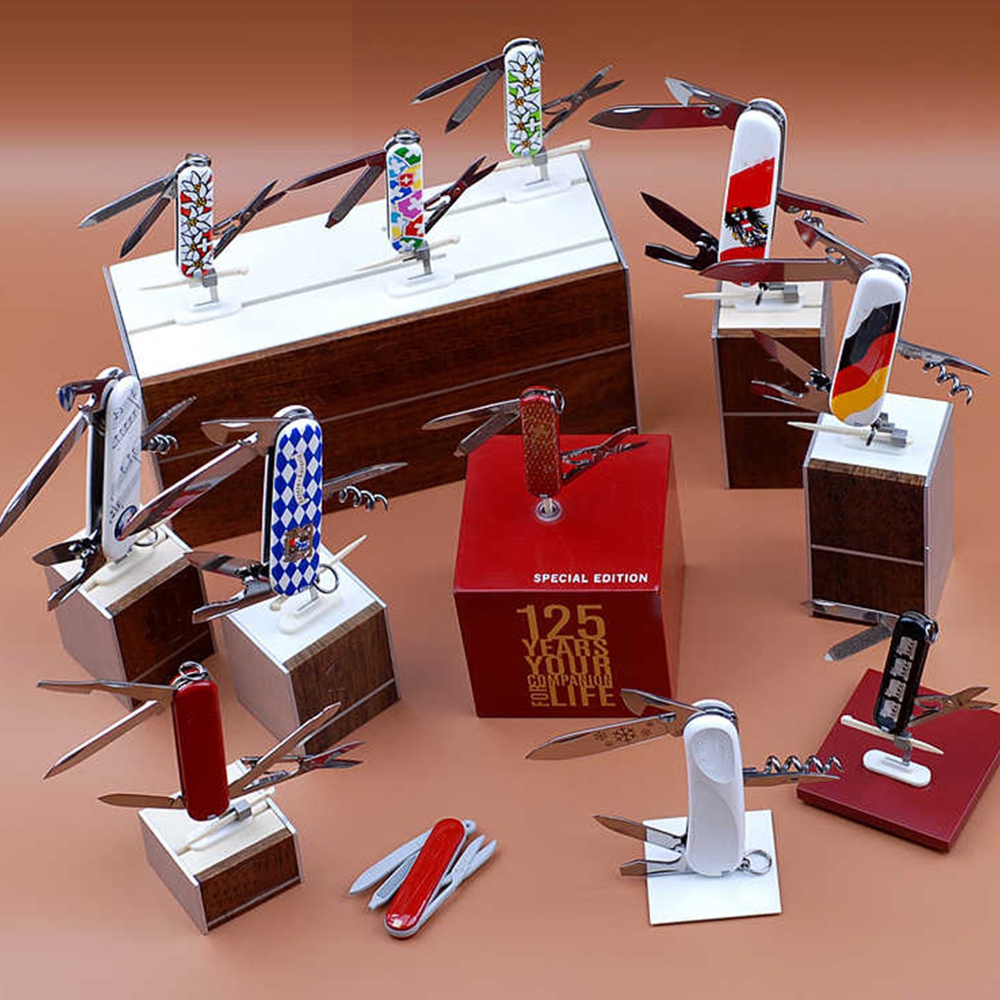 58mm 91mm 111mm Multi-Tool Knife Display Metal Wood