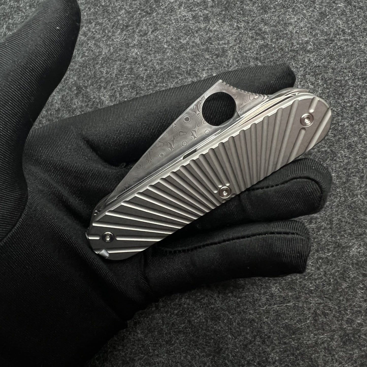 91mm Knife Damascus Steel Blade With Non-slip Groove Like Spyder