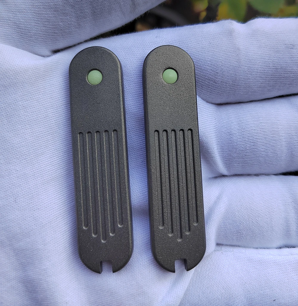 Cuchillo de 58 mm con mango de titanio y escamas luminosas, piezas de repuesto SAK