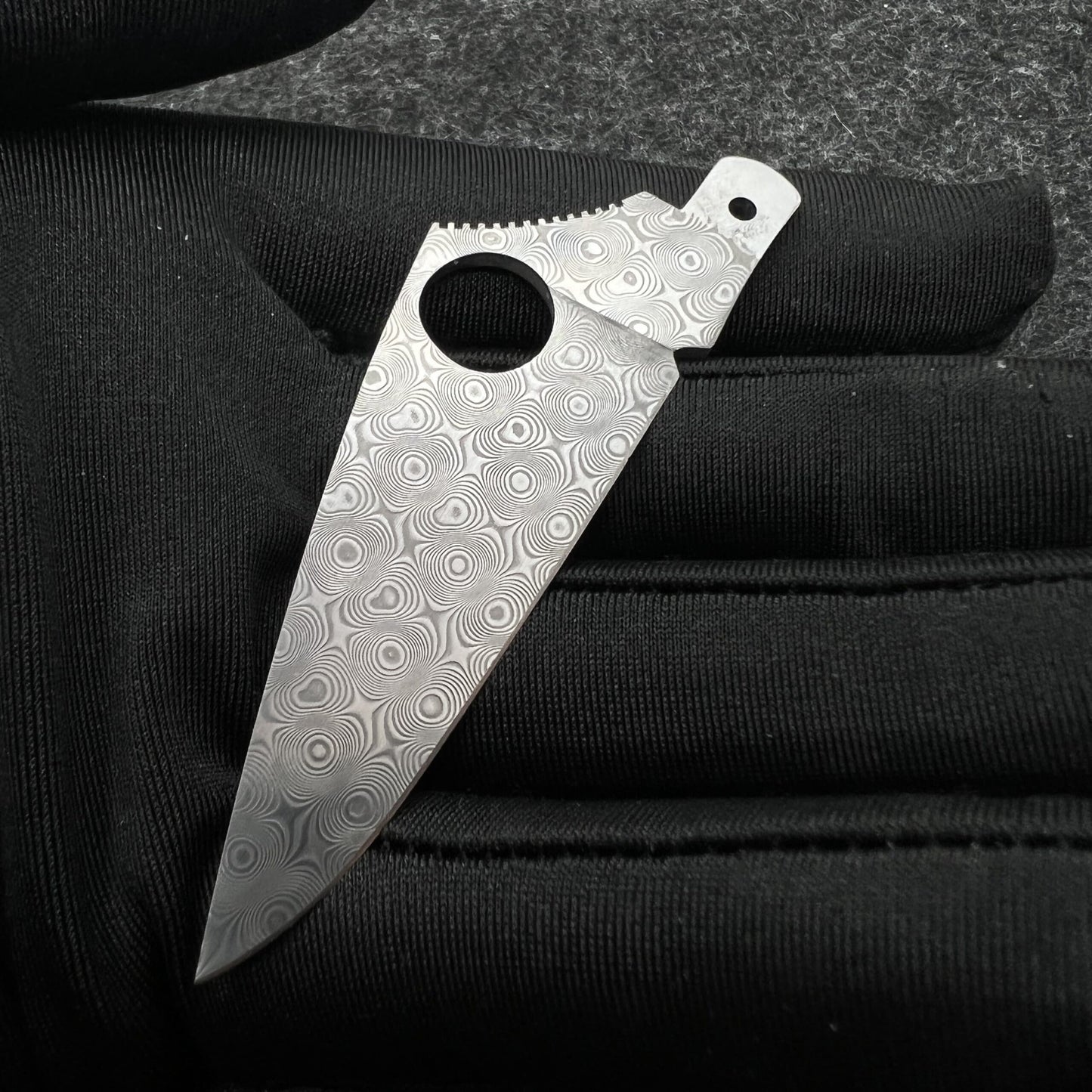 91mm Knife Damascus Steel Blade With Non-slip Groove Like Spyder